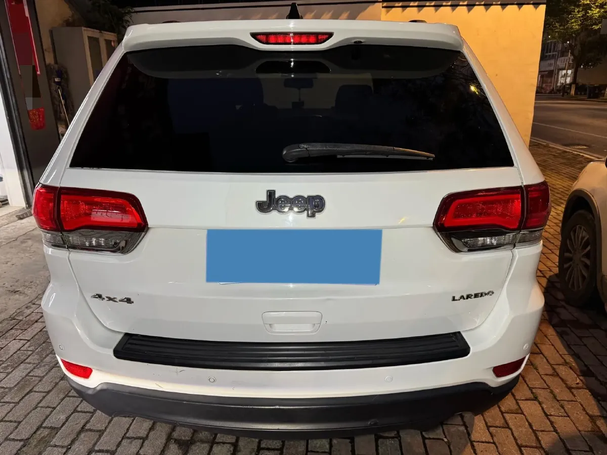 2015 Jeep Grand Cherokee 3.6L 286HP V6 8AT,autocango,china used car exporter,china ev exporter,chinese used car exporter,chinese used ev exporter