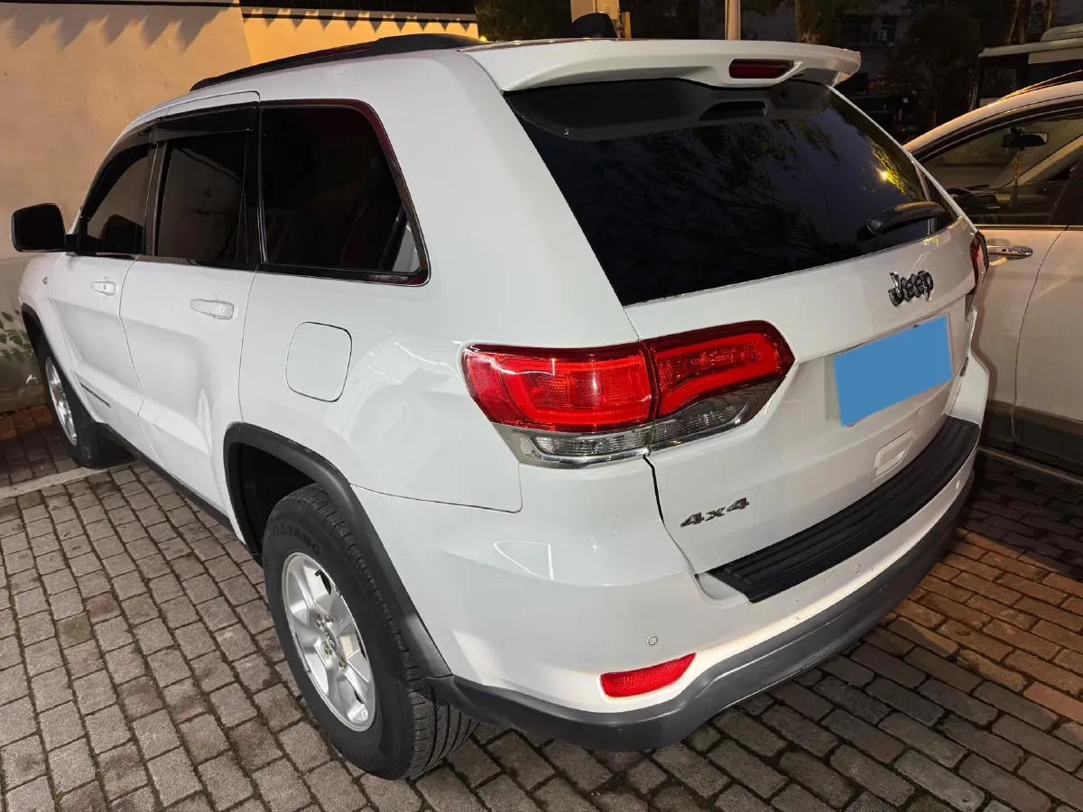 2015 Jeep Grand Cherokee 3.6L 286HP V6 8AT,autocango,china used car exporter,china ev exporter,chinese used car exporter,chinese used ev exporter