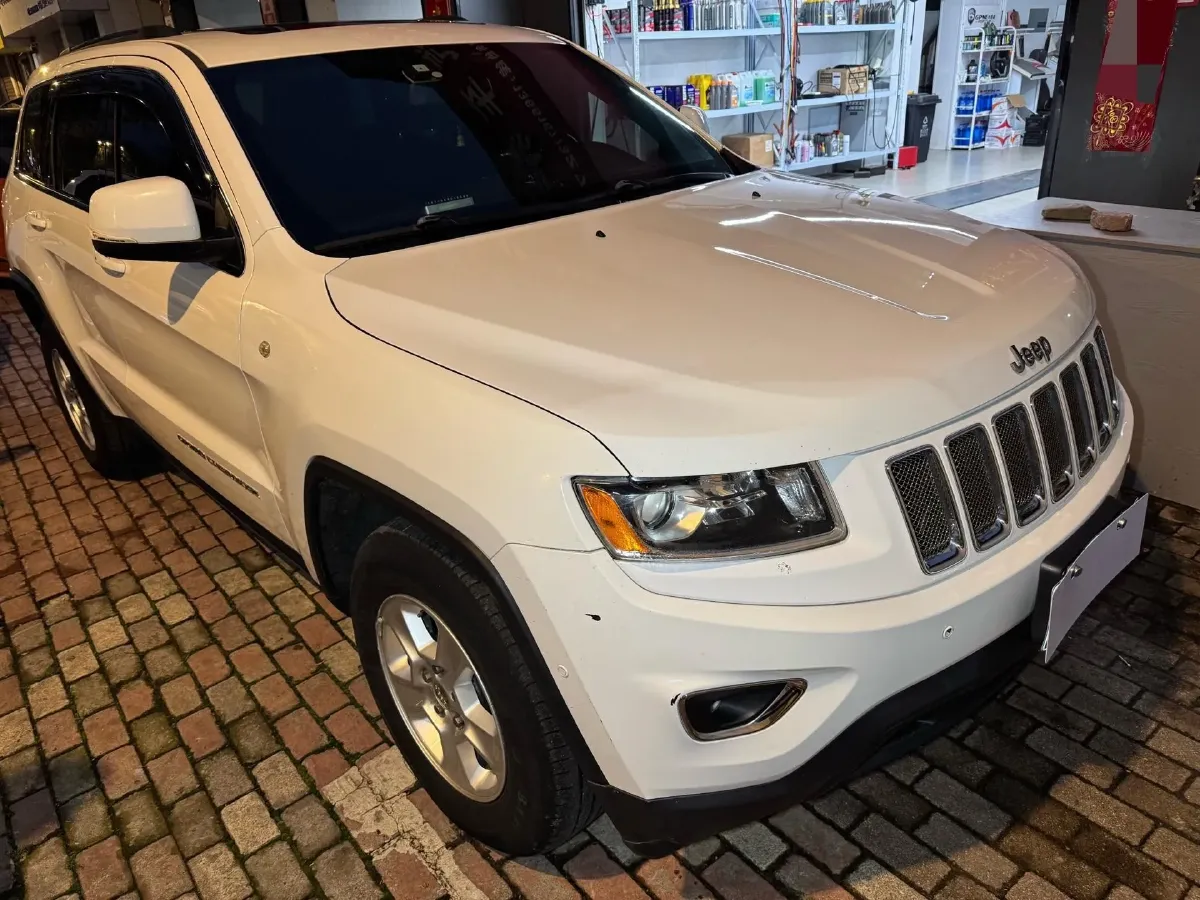 2015 Jeep Grand Cherokee 3.6L 286HP V6 8AT,autocango,china used car exporter,china ev exporter,chinese used car exporter,chinese used ev exporter