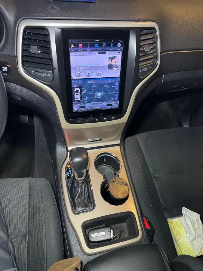 2015 Jeep Grand Cherokee 3.6L 286HP V6 8AT,autocango,china used car exporter,china ev exporter,chinese used car exporter,chinese used ev exporter