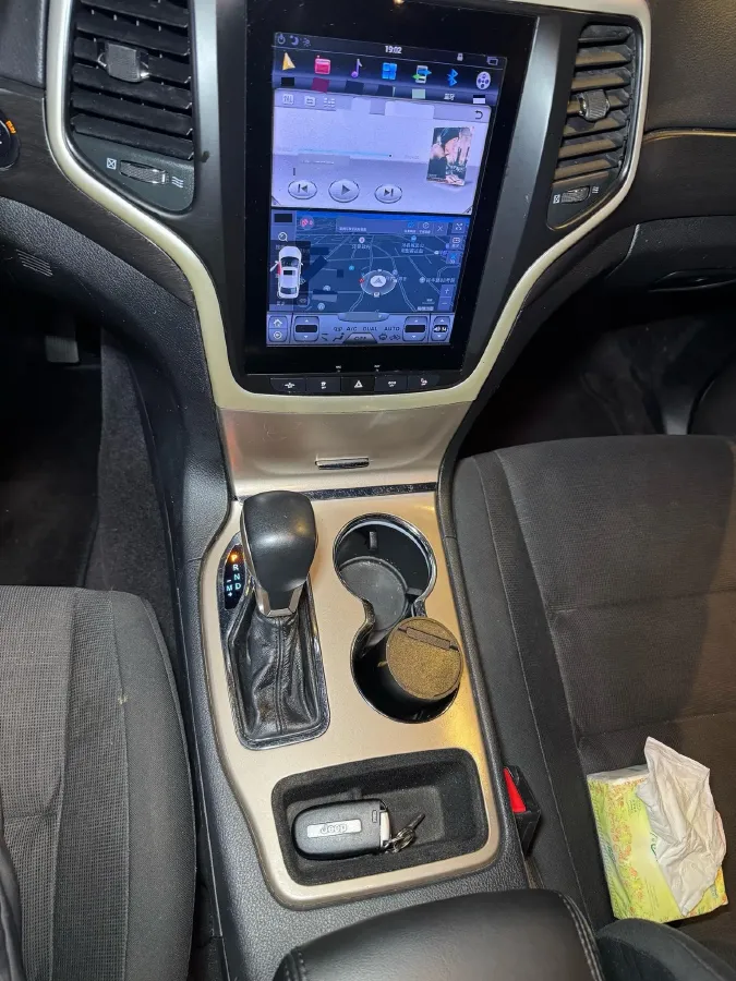 2015 Jeep Grand Cherokee 3.6L 286HP V6 8AT,autocango,china used car exporter,china ev exporter,chinese used car exporter,chinese used ev exporter