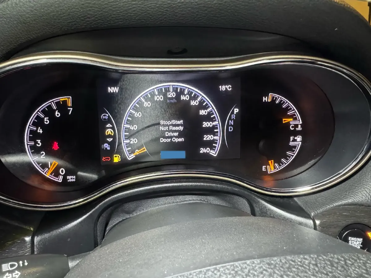 2015 Jeep Grand Cherokee 3.6L 286HP V6 8AT,autocango,china used car exporter,china ev exporter,chinese used car exporter,chinese used ev exporter