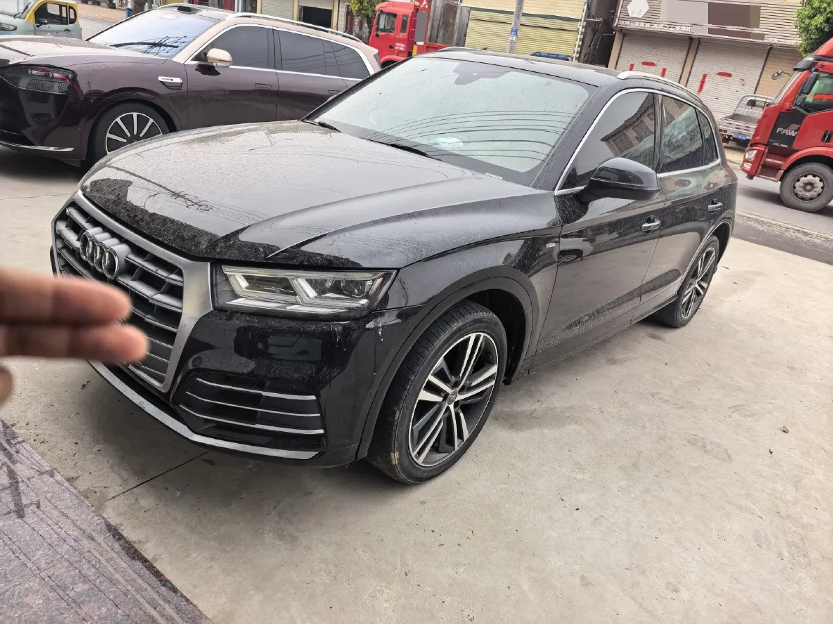 2020 Audi Q5L 2.0T 190HP L4 7DCT,autocango,china used car exporter,china ev exporter,chinese used car exporter,chinese used ev exporter