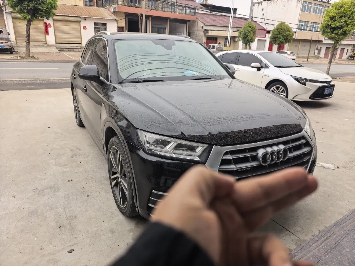 2020 Audi Q5L 2.0T 190HP L4 7DCT,autocango,china used car exporter,china ev exporter,chinese used car exporter,chinese used ev exporter