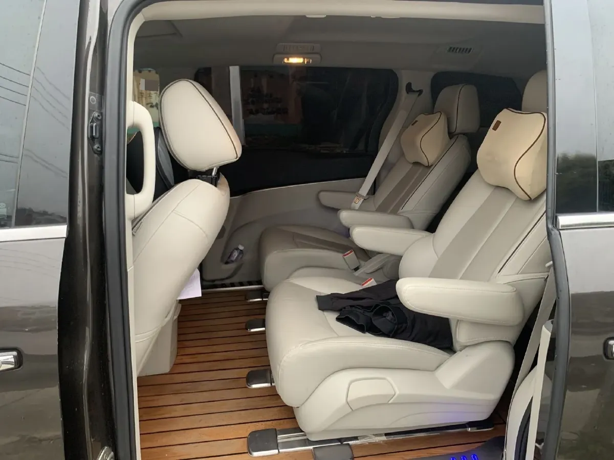 2022 Buick GL8 2.0T 237HP L4 9AT,autocango,china used car exporter,china ev exporter,chinese used car exporter,chinese used ev exporter