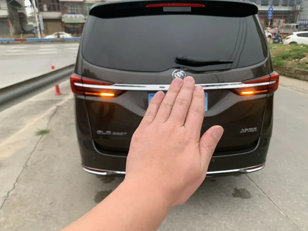 2022 Buick GL8 2.0T 237HP L4 9AT,autocango,china used car exporter,china ev exporter,chinese used car exporter,chinese used ev exporter