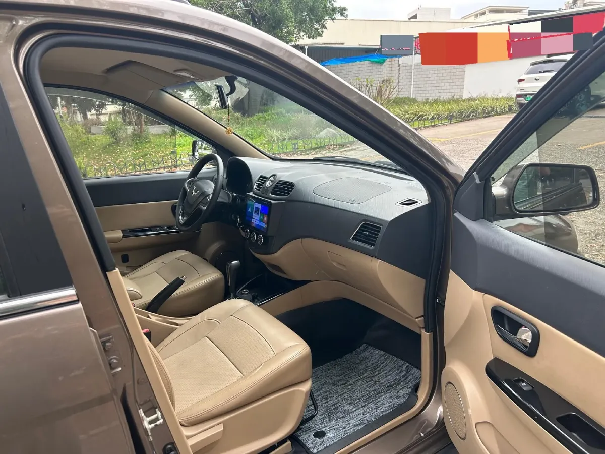 2014 WuLing HongGuang 1.5L 112HP L4 4AT,autocango,china used car exporter,china ev exporter,chinese used car exporter,chinese used ev exporter