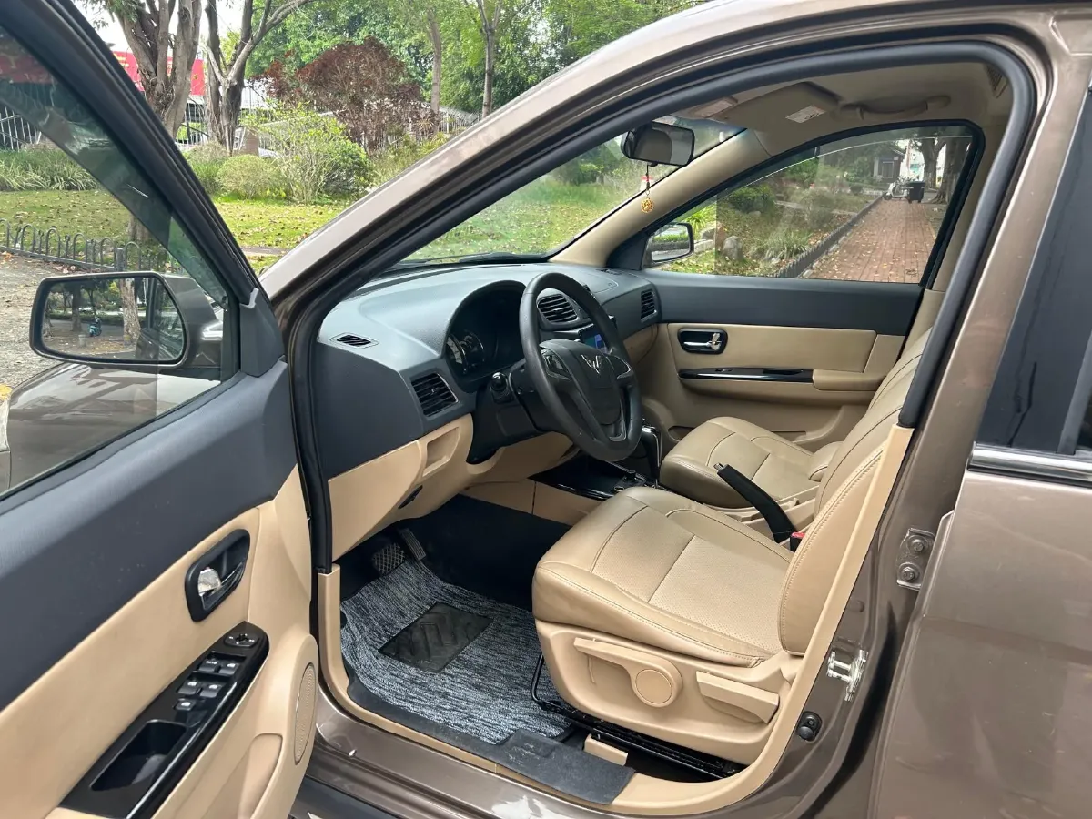 2014 WuLing HongGuang 1.5L 112HP L4 4AT,autocango,china used car exporter,china ev exporter,chinese used car exporter,chinese used ev exporter