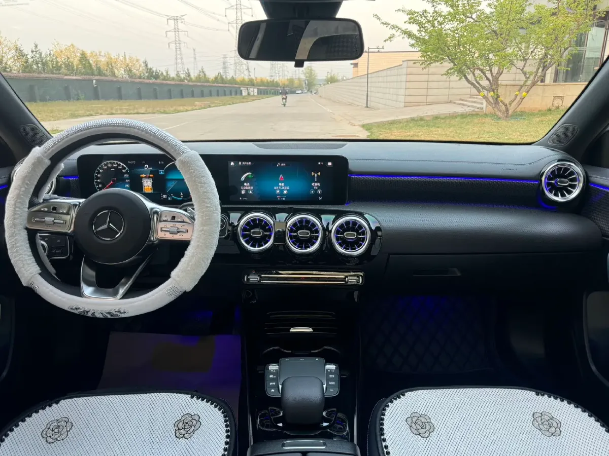 2021 Mercedes-Benz A Class 1.3T 163HP L4 7DCT,autocango,china used car exporter,china ev exporter,chinese used car exporter,chinese used ev exporter