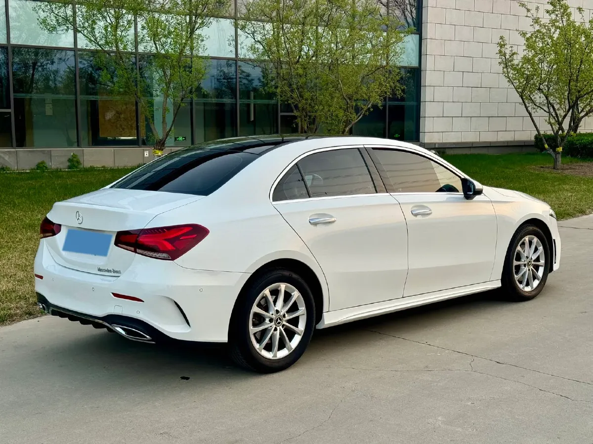2021 Mercedes-Benz A Class 1.3T 163HP L4 7DCT,autocango,china used car exporter,china ev exporter,chinese used car exporter,chinese used ev exporter