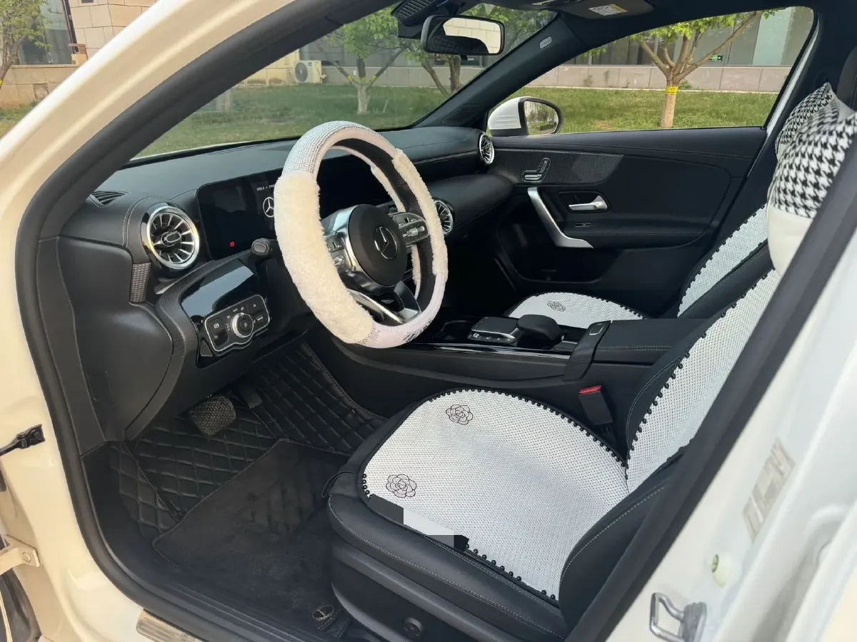 2021 Mercedes-Benz A Class 1.3T 163HP L4 7DCT,autocango,china used car exporter,china ev exporter,chinese used car exporter,chinese used ev exporter