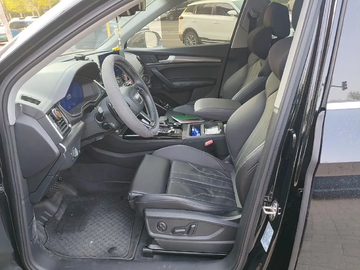 2022 Audi Q5L 2.0T 190HP L4 7DCT,autocango,china used car exporter,china ev exporter,chinese used car exporter,chinese used ev exporter