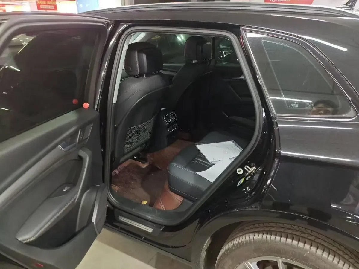 2022 Audi Q5L 2.0T 190HP L4 7DCT,autocango,china used car exporter,china ev exporter,chinese used car exporter,chinese used ev exporter