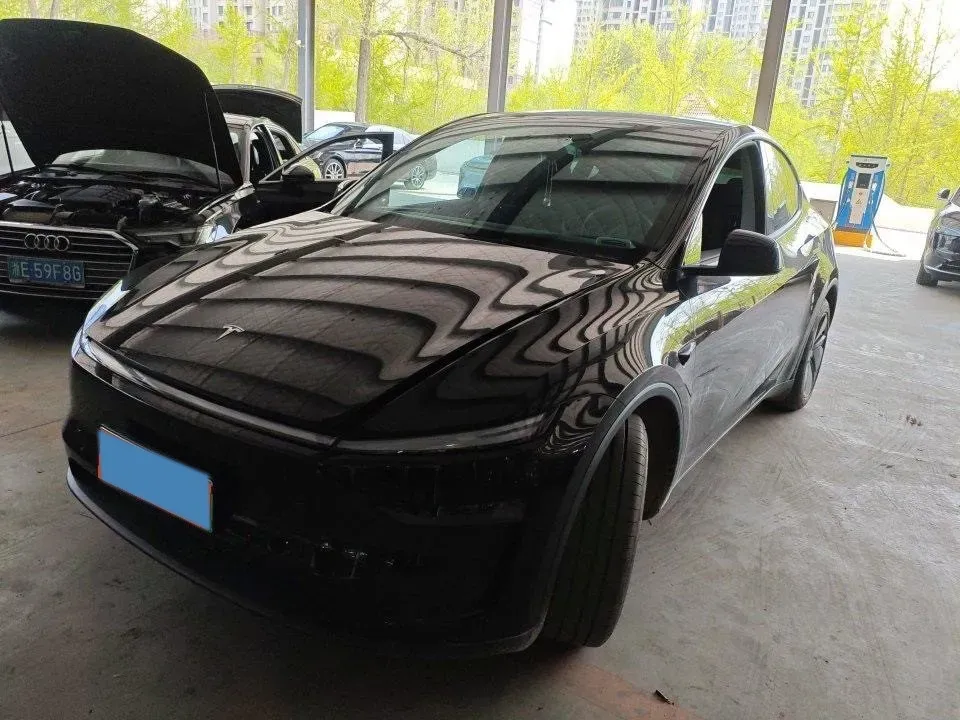 2025 Tesla Model Y BEV 62.5KWH,autocango,china used car exporter,china ev exporter,chinese used car exporter,chinese used ev exporter