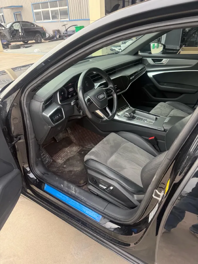 2023 Audi A6L 2.0T 245HP L4 7DCT,autocango,china used car exporter,china ev exporter,chinese used car exporter,chinese used ev exporter