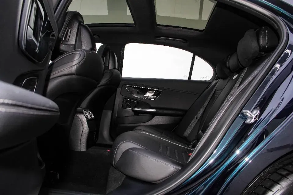 2023 Mercedes-Benz C Class 1.5T 204HP L4 9AT,autocango,china used car exporter,china ev exporter,chinese used car exporter,chinese used ev exporter