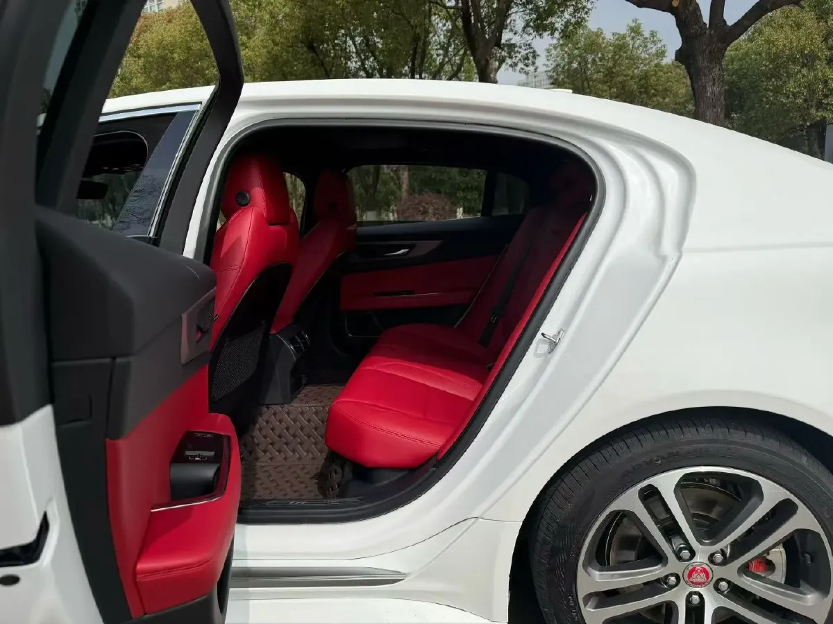 2023 Jaguar XEL 2.0T 250HP L4 8AT,autocango,china used car exporter,china ev exporter,chinese used car exporter,chinese used ev exporter