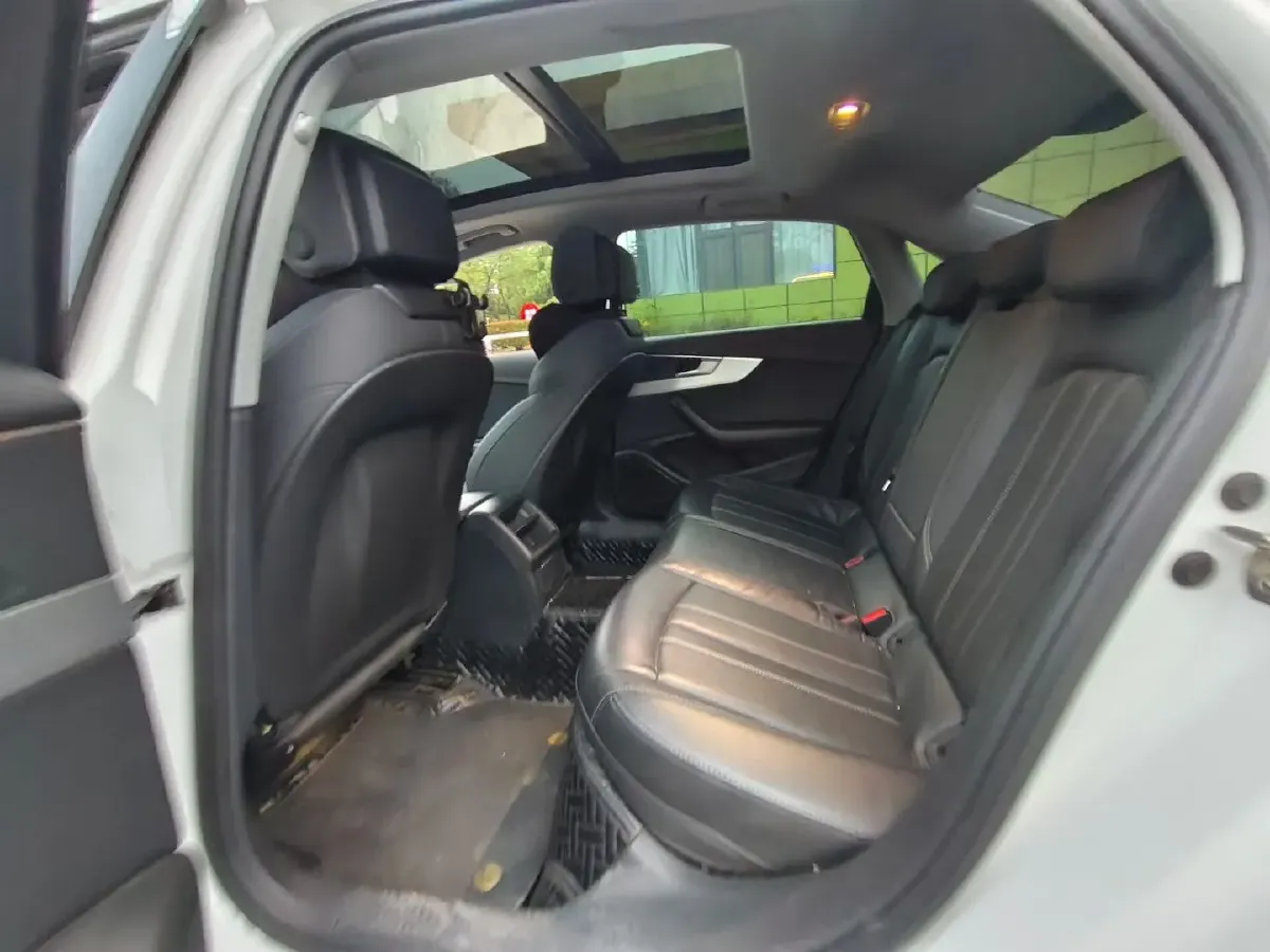 2020 Audi A4L 2.0T 190HP L4 7DCT,autocango,china used car exporter,china ev exporter,chinese used car exporter,chinese used ev exporter