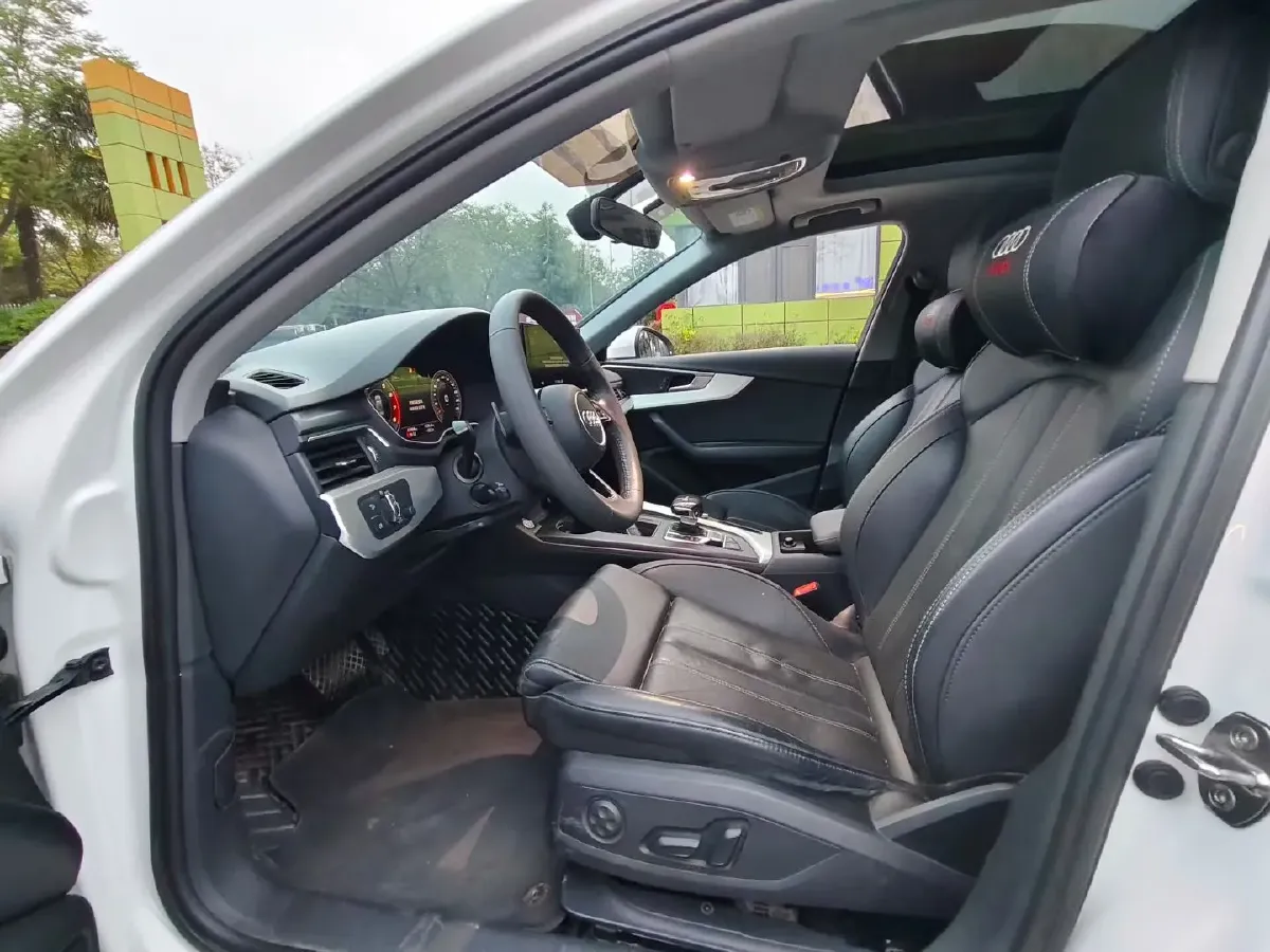 2020 Audi A4L 2.0T 190HP L4 7DCT,autocango,china used car exporter,china ev exporter,chinese used car exporter,chinese used ev exporter