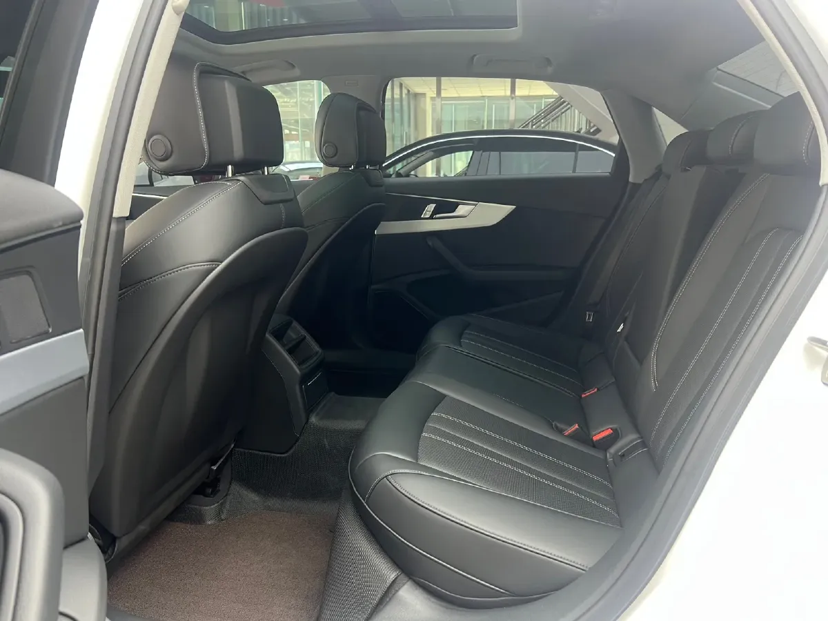 2024 Audi A4L 2.0T 190HP L4 7DCT,autocango,china used car exporter,china ev exporter,chinese used car exporter,chinese used ev exporter