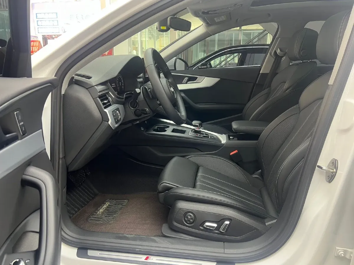 2024 Audi A4L 2.0T 190HP L4 7DCT,autocango,china used car exporter,china ev exporter,chinese used car exporter,chinese used ev exporter