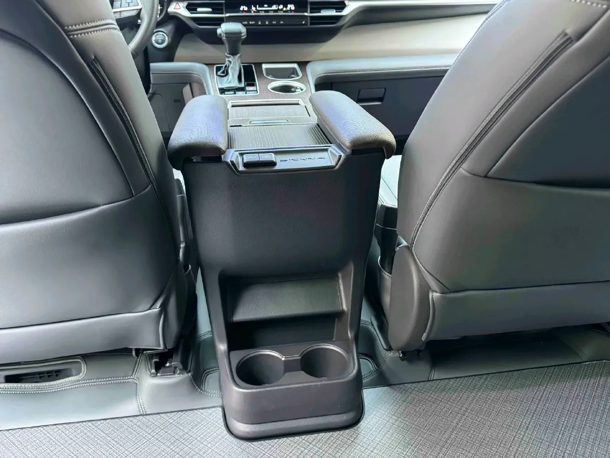 2026 Toyota Sienna 2.5L 189HP L4 E-CVT Hybrid,autocango,china used car exporter,china ev exporter,chinese used car exporter,chinese used ev exporter