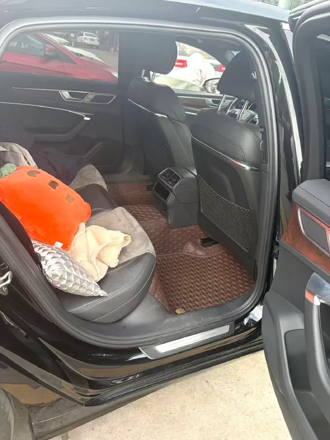 2023 Audi A6L 2.0T 245HP L4 7DCT,autocango,china used car exporter,china ev exporter,chinese used car exporter,chinese used ev exporter