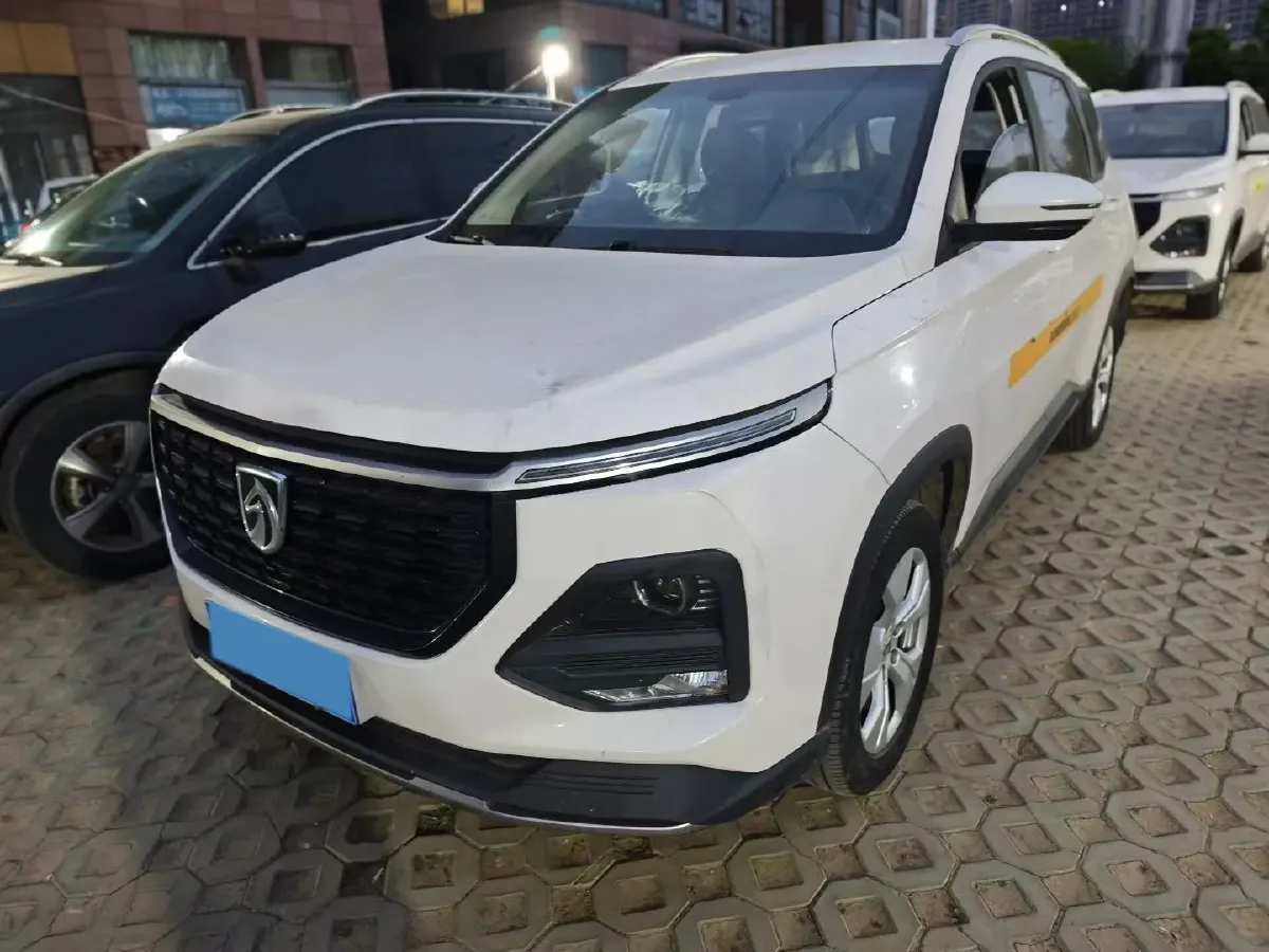 2020 BaoJun 530 1.5T 147HP L4 6MT,autocango,china used car exporter,china ev exporter,chinese used car exporter,chinese used ev exporter
