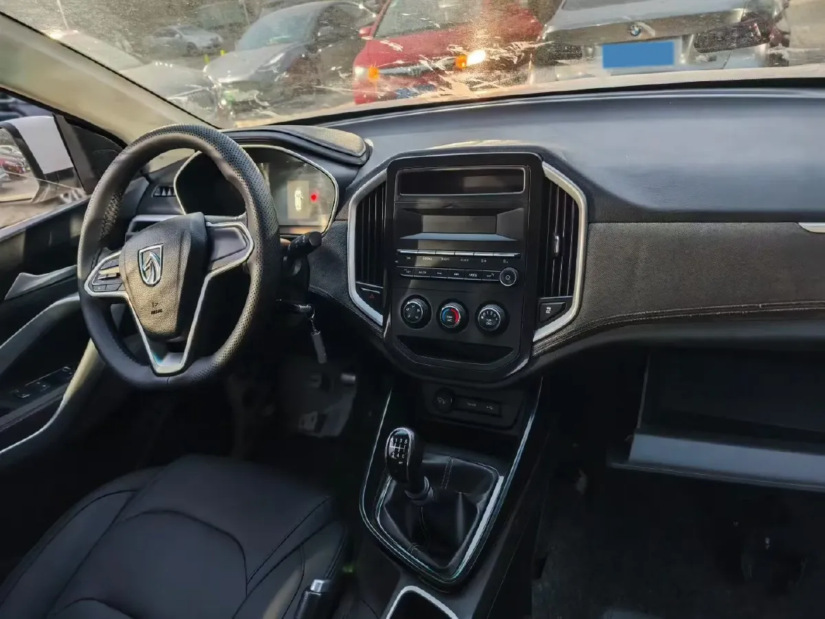 2020 BaoJun 530 1.5T 147HP L4 6MT,autocango,china used car exporter,china ev exporter,chinese used car exporter,chinese used ev exporter