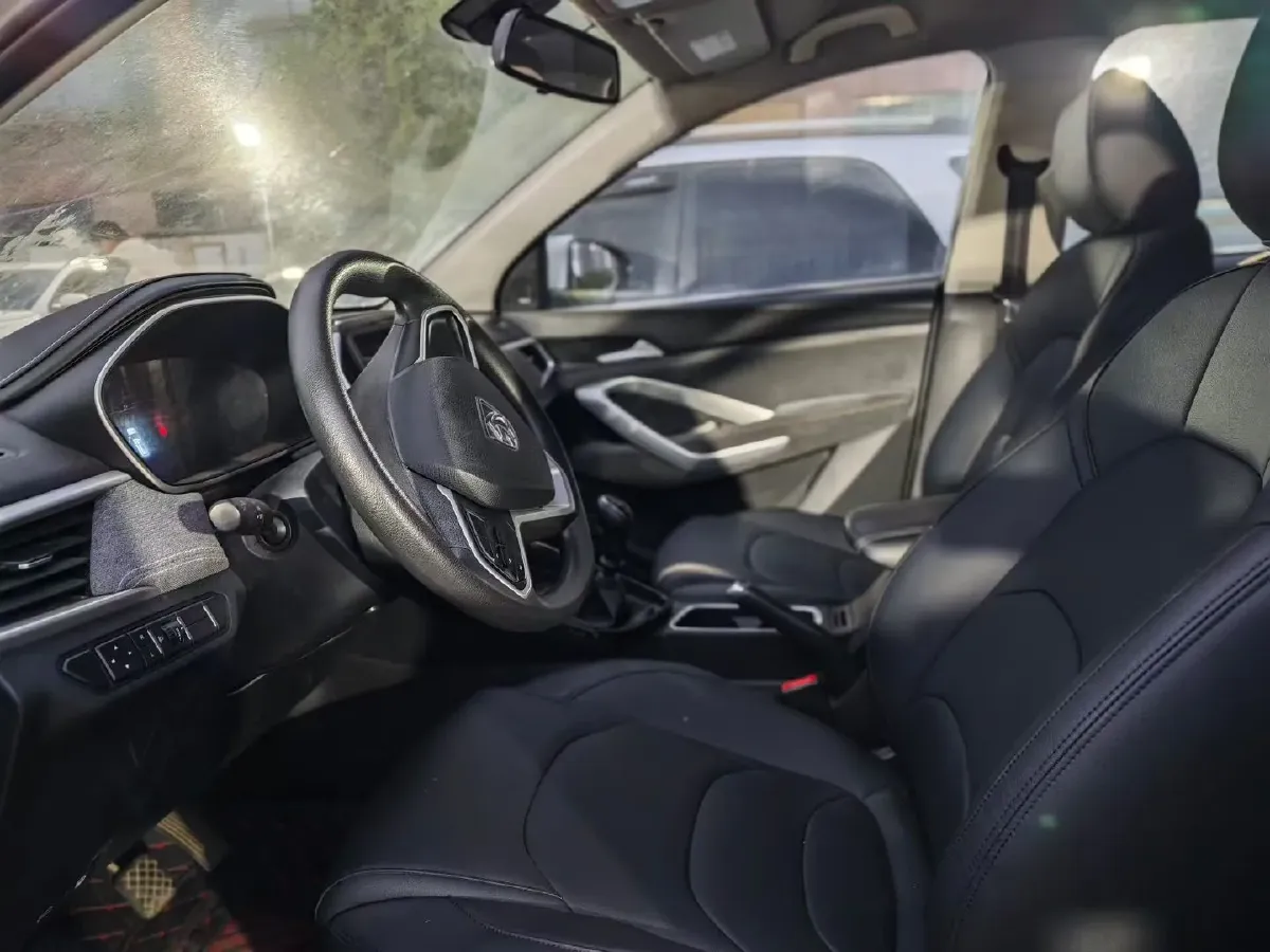 2020 BaoJun 530 1.5T 147HP L4 6MT,autocango,china used car exporter,china ev exporter,chinese used car exporter,chinese used ev exporter