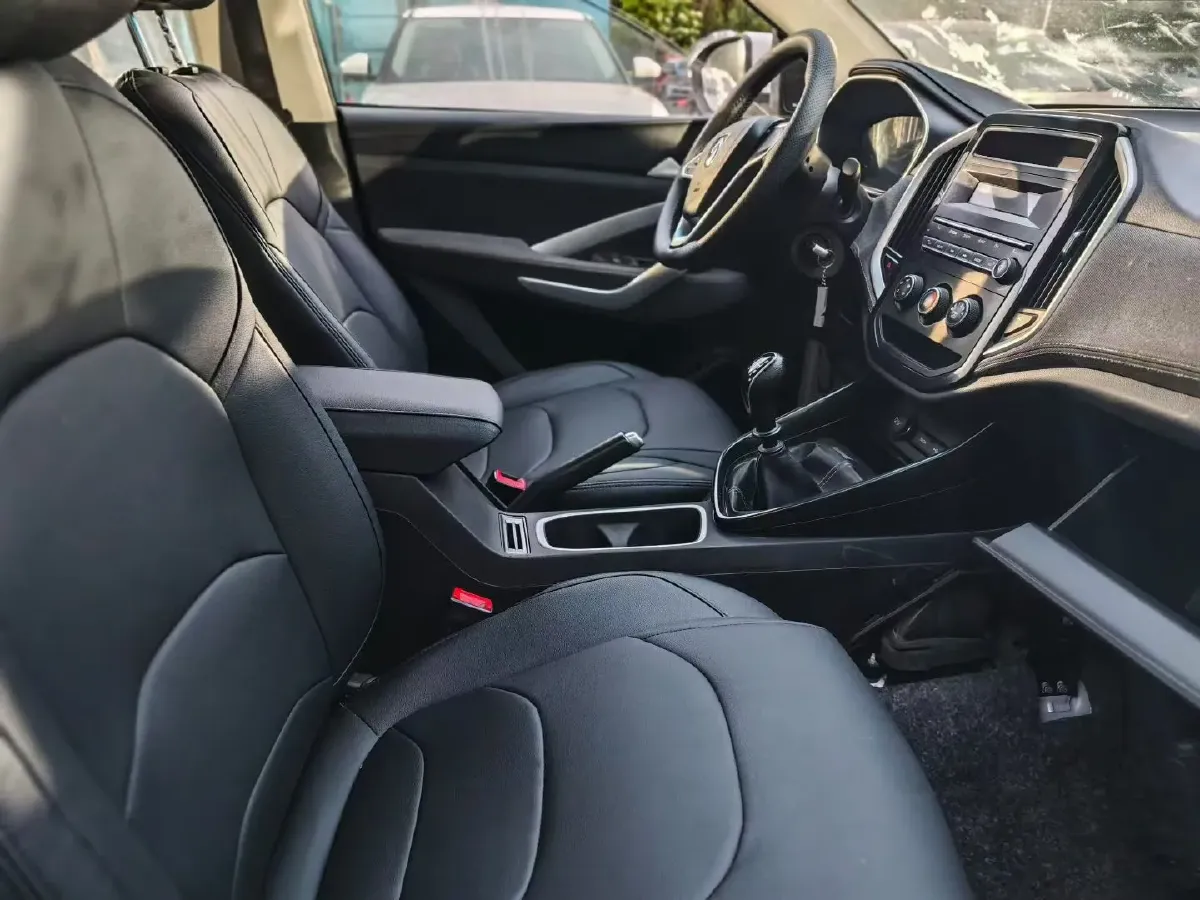 2020 BaoJun 530 1.5T 147HP L4 6MT,autocango,china used car exporter,china ev exporter,chinese used car exporter,chinese used ev exporter