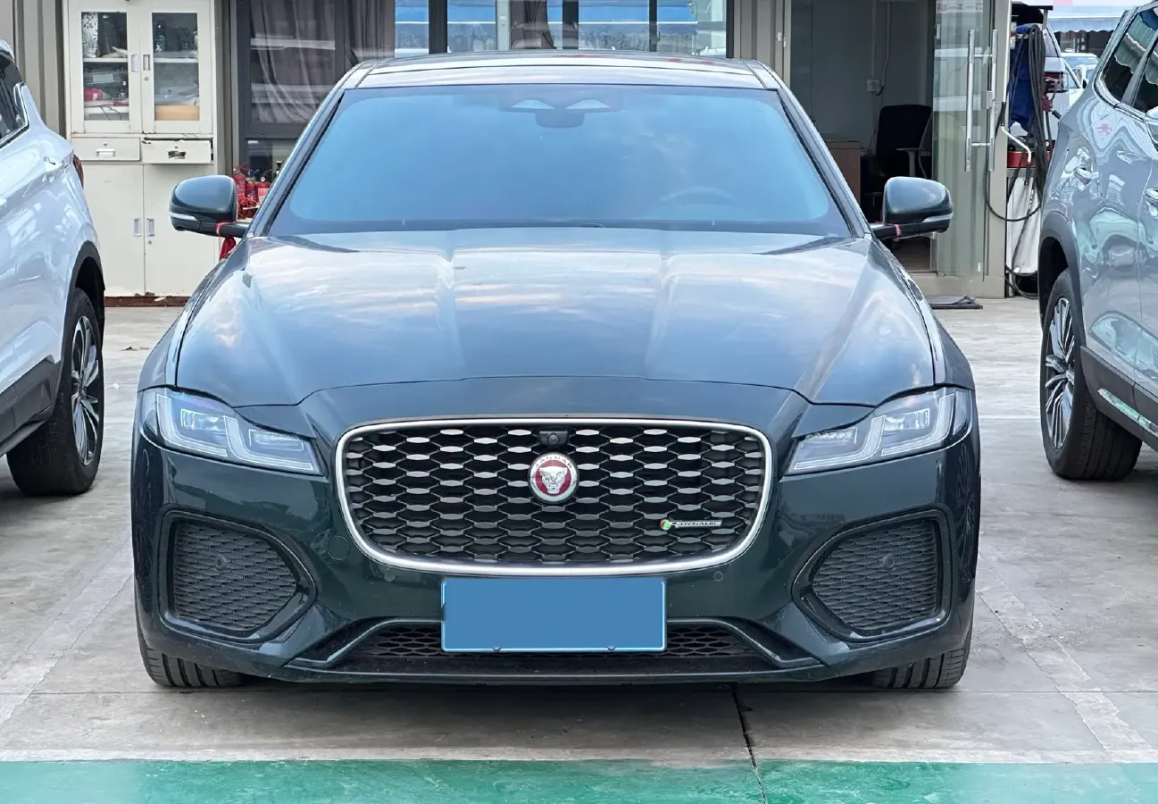 2022 Jaguar XFL 2.0T 250HP L4 8AT,autocango,china used car exporter,china ev exporter,chinese used car exporter,chinese used ev exporter