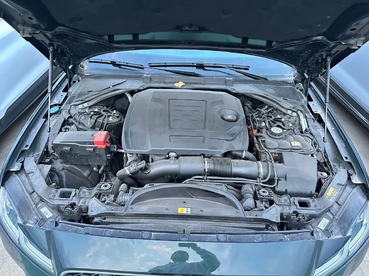 2022 Jaguar XFL 2.0T 250HP L4 8AT,autocango,china used car exporter,china ev exporter,chinese used car exporter,chinese used ev exporter