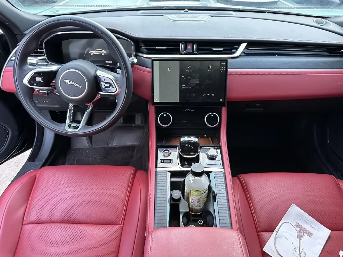 2022 Jaguar XFL 2.0T 250HP L4 8AT,autocango,china used car exporter,china ev exporter,chinese used car exporter,chinese used ev exporter