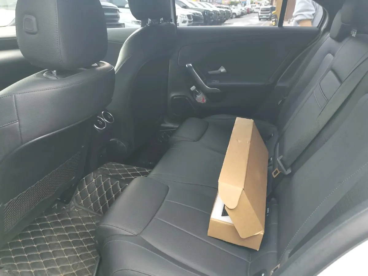 2022 Mercedes-Benz A Class 1.3T 163HP L4 7DCT,autocango,china used car exporter,china ev exporter,chinese used car exporter,chinese used ev exporter