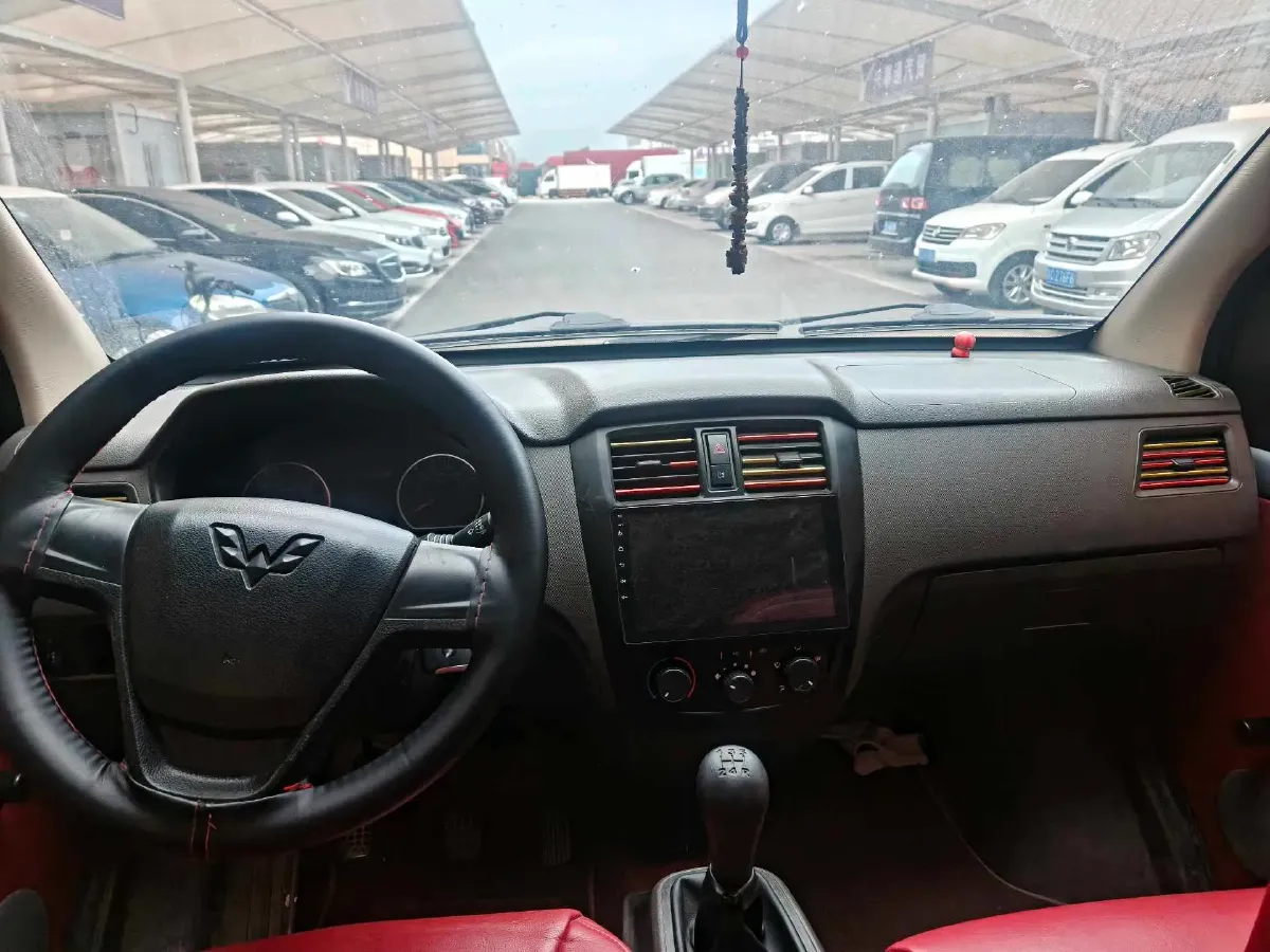 2022 WuLing RongGuang S 1.2L 76HP L4 5MT,autocango,china used car exporter,china ev exporter,chinese used car exporter,chinese used ev exporter