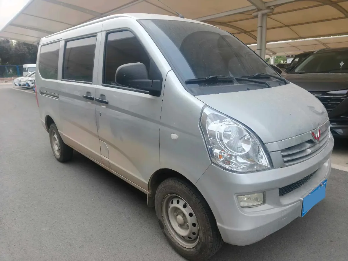 2022 WuLing RongGuang S 1.2L 76HP L4 5MT,autocango,china used car exporter,china ev exporter,chinese used car exporter,chinese used ev exporter