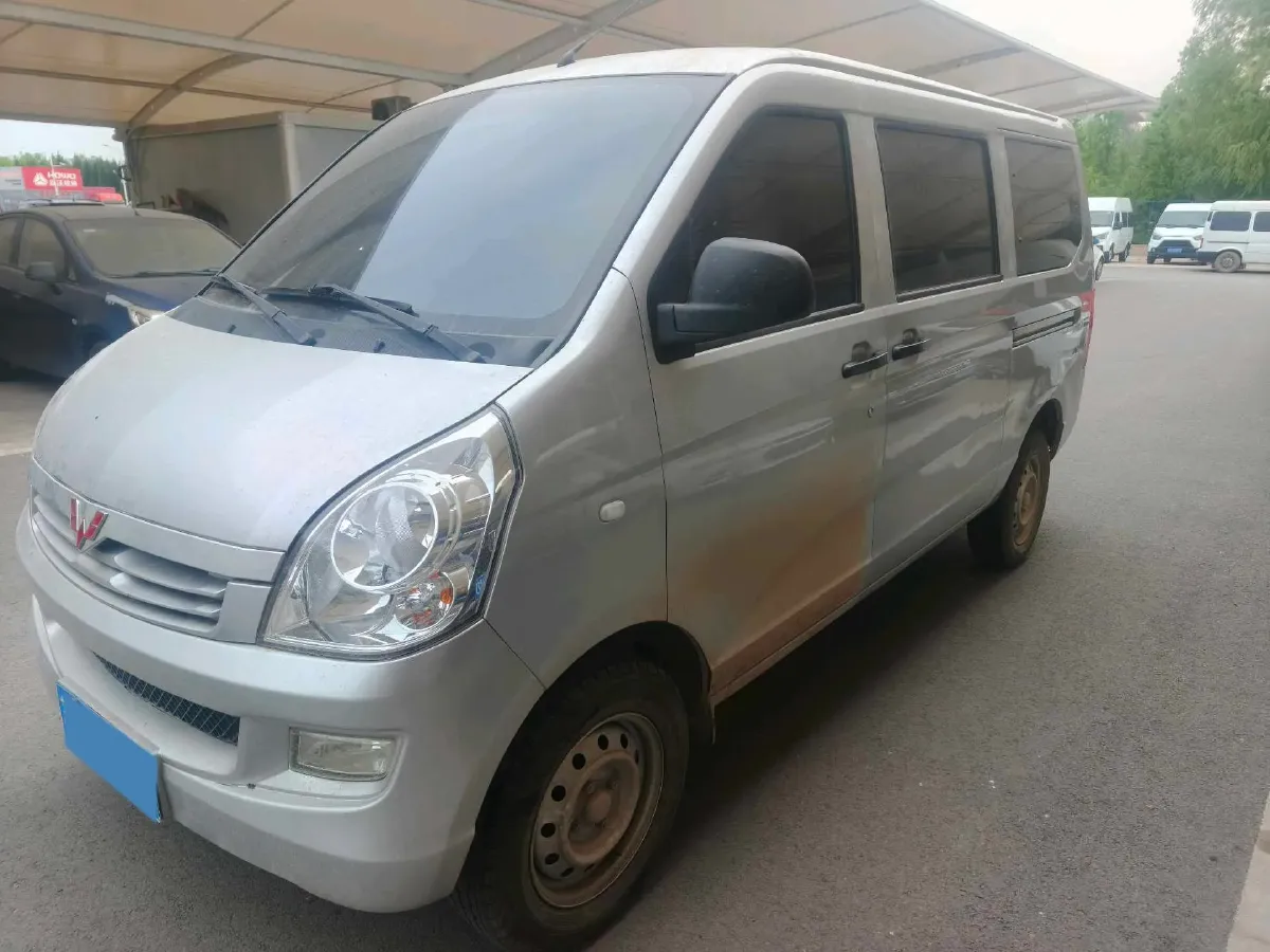 2022 WuLing RongGuang S 1.2L 76HP L4 5MT,autocango,china used car exporter,china ev exporter,chinese used car exporter,chinese used ev exporter