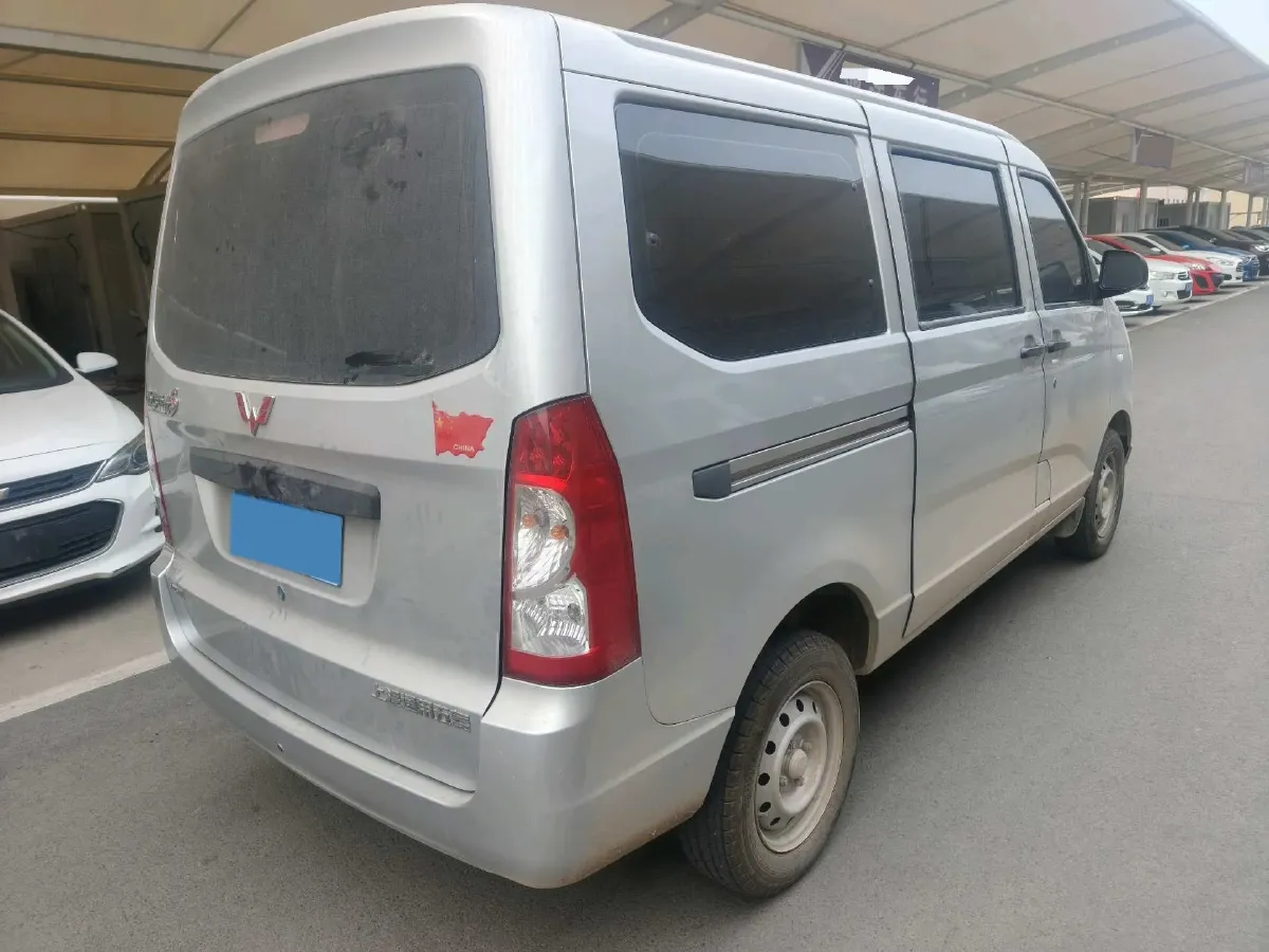 2022 WuLing RongGuang S 1.2L 76HP L4 5MT,autocango,china used car exporter,china ev exporter,chinese used car exporter,chinese used ev exporter