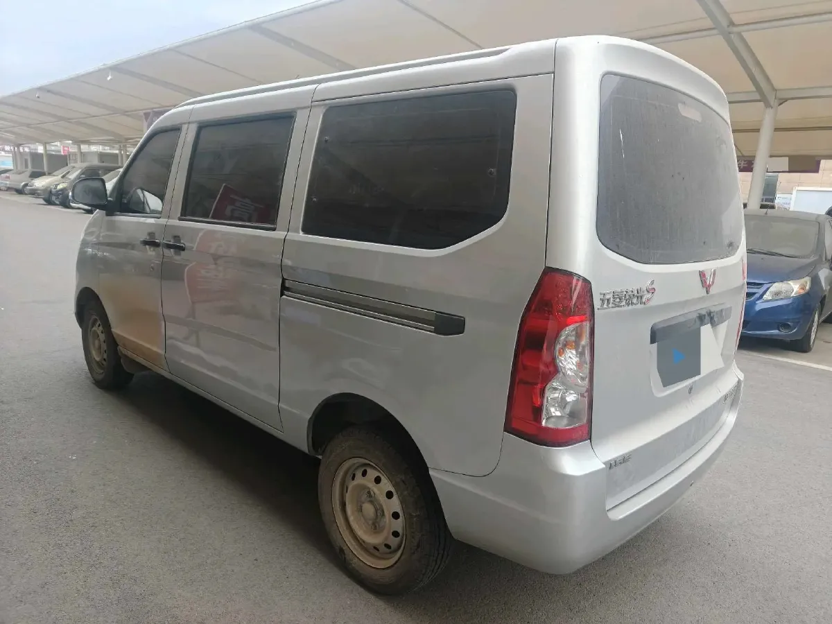 2022 WuLing RongGuang S 1.2L 76HP L4 5MT,autocango,china used car exporter,china ev exporter,chinese used car exporter,chinese used ev exporter