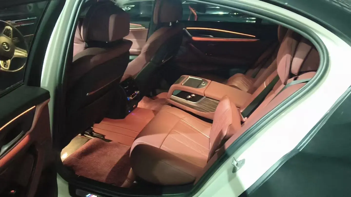 2022 BMW 5 Series 2.0T 252HP L4 8AT,autocango,china used car exporter,china ev exporter,chinese used car exporter,chinese used ev exporter