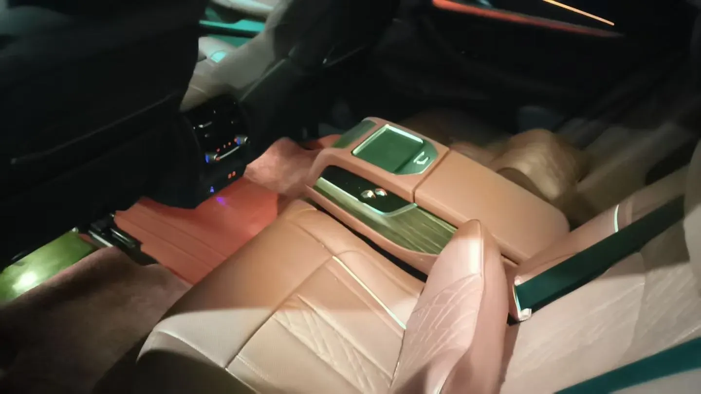 2022 BMW 5 Series 2.0T 252HP L4 8AT,autocango,china used car exporter,china ev exporter,chinese used car exporter,chinese used ev exporter