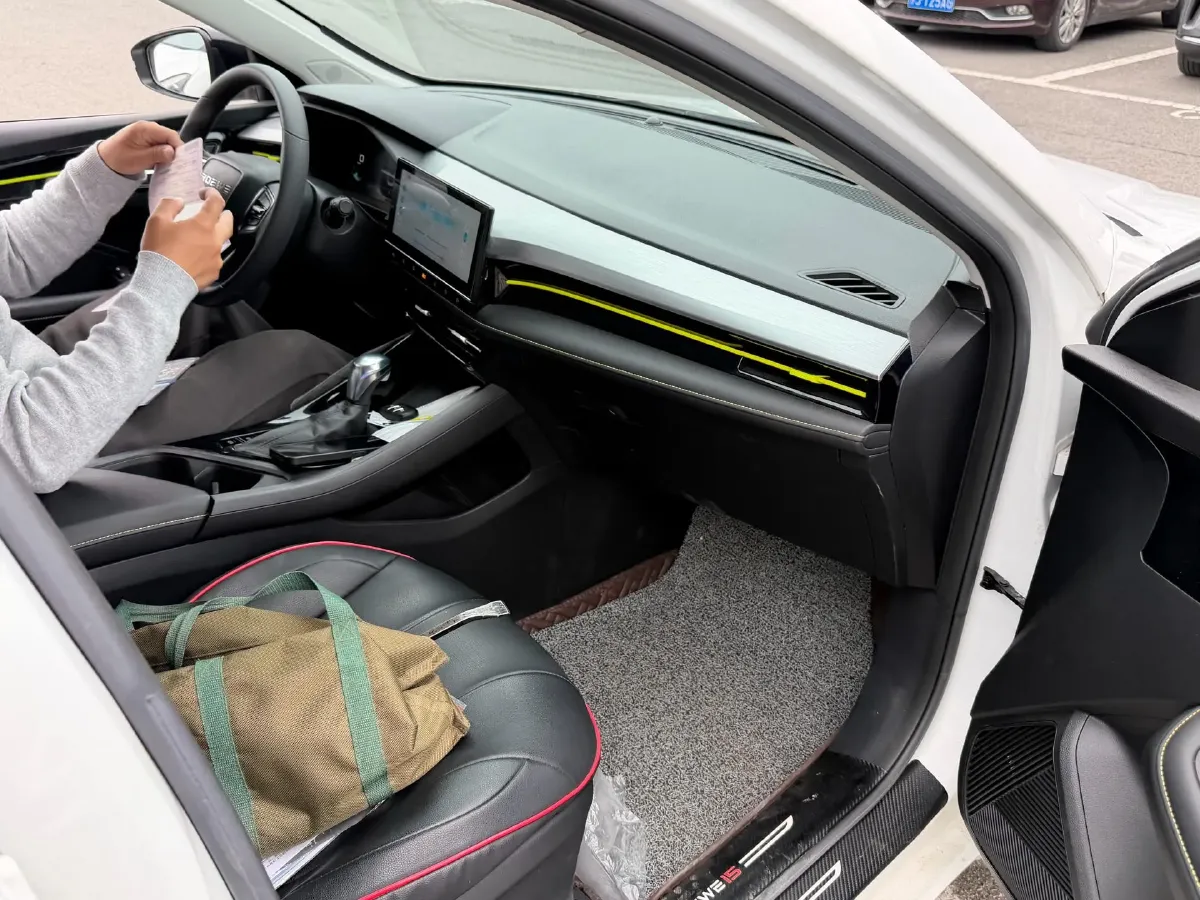 2021 Roewe i5 1.5L 120HP L4 CVT,autocango,china used car exporter,china ev exporter,chinese used car exporter,chinese used ev exporter