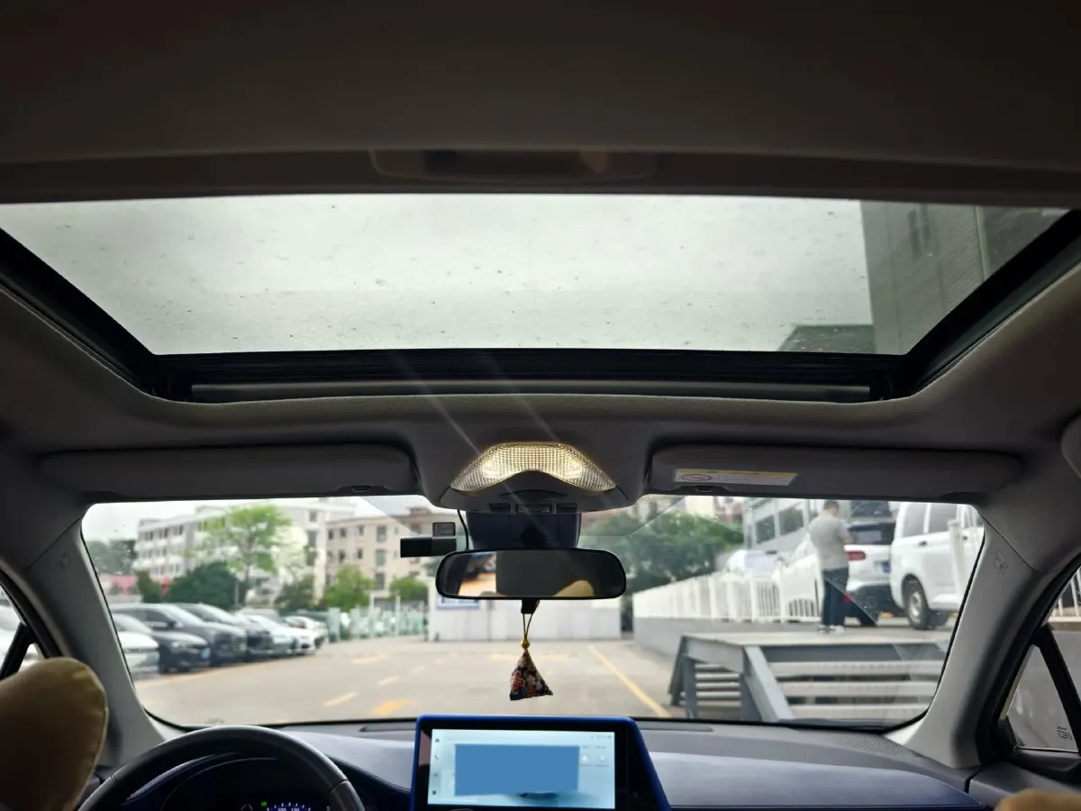 2023 Toyota C-HR 2.0L 146HP L4 E-CVT Hybrid,autocango,china used car exporter,china ev exporter,chinese used car exporter,chinese used ev exporter