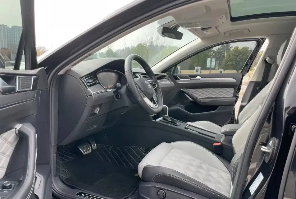 2023 Volkswagen Magotan 2.0T 186HP L4 7DCT,autocango,china used car exporter,china ev exporter,chinese used car exporter,chinese used ev exporter