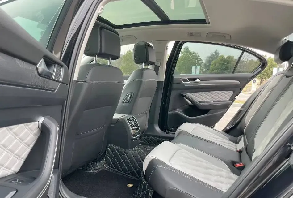 2023 Volkswagen Magotan 2.0T 186HP L4 7DCT,autocango,china used car exporter,china ev exporter,chinese used car exporter,chinese used ev exporter