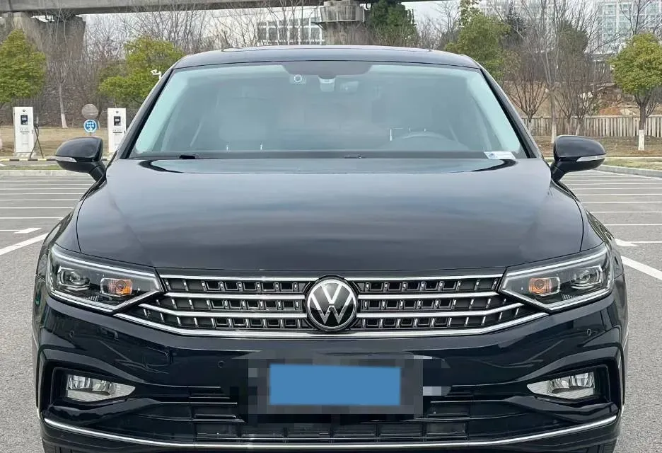 2023 Volkswagen Magotan 2.0T 186HP L4 7DCT,autocango,china used car exporter,china ev exporter,chinese used car exporter,chinese used ev exporter
