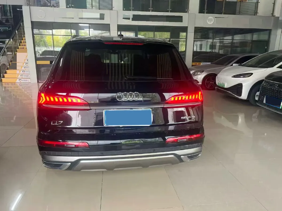2022 Audi Q7 2.0T 245HP L4 8AT,autocango,china used car exporter,china ev exporter,chinese used car exporter,chinese used ev exporter