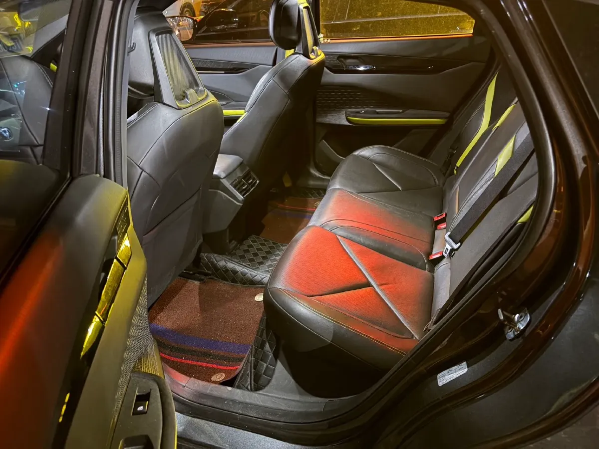 2022 ChangAn UNI-V 1.5T 188HP L4 7DCT,autocango,china used car exporter,china ev exporter,chinese used car exporter,chinese used ev exporter