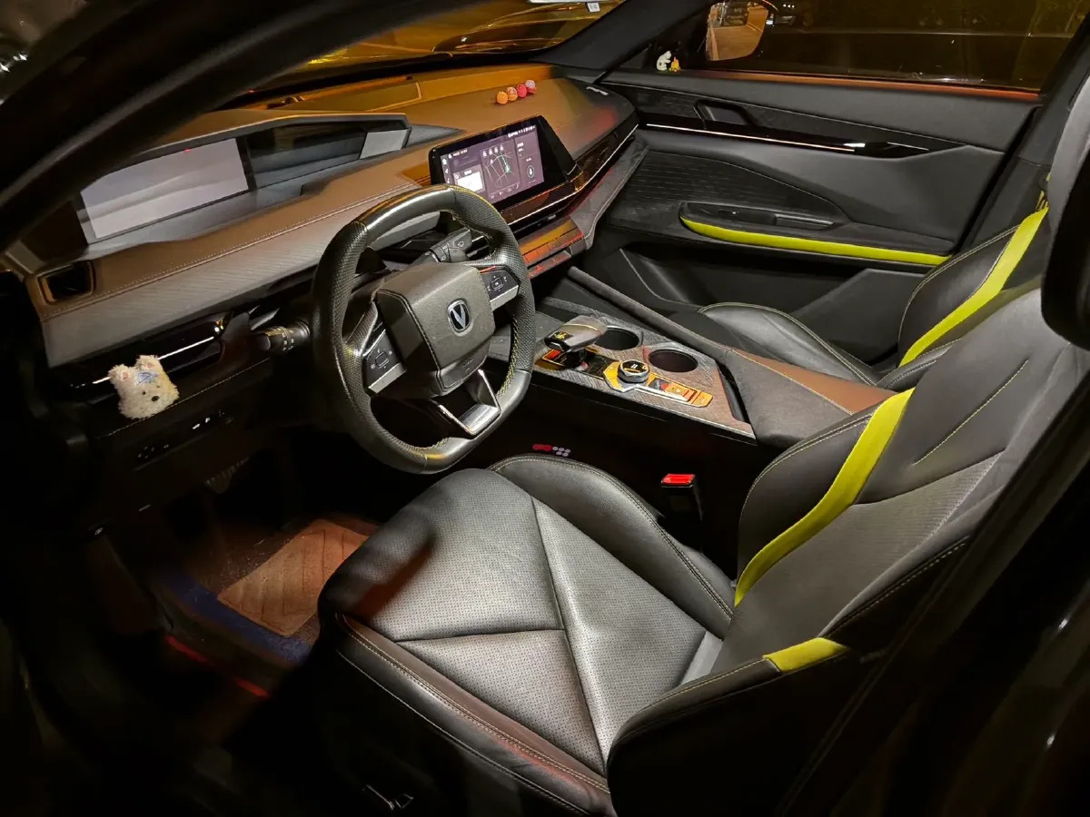 2022 ChangAn UNI-V 1.5T 188HP L4 7DCT,autocango,china used car exporter,china ev exporter,chinese used car exporter,chinese used ev exporter